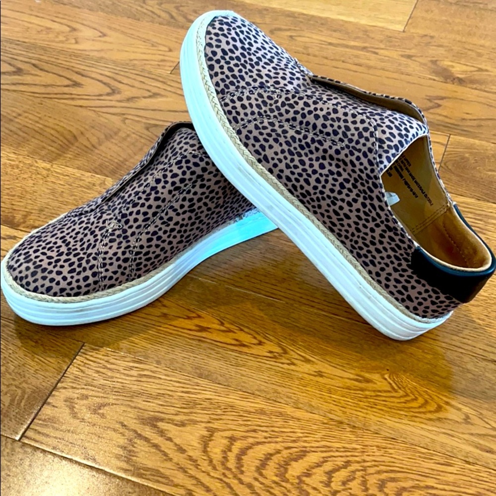 Universal thread slip on leopard chunky sneaker